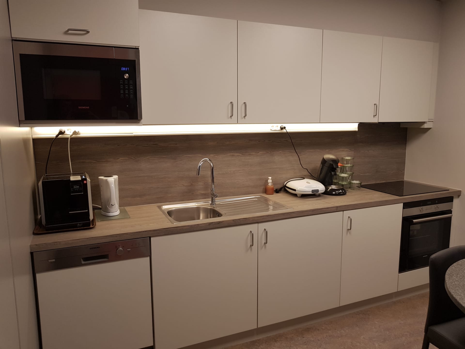 Keuken en refter Loxam Vilvoorde - Vrago Interieur
